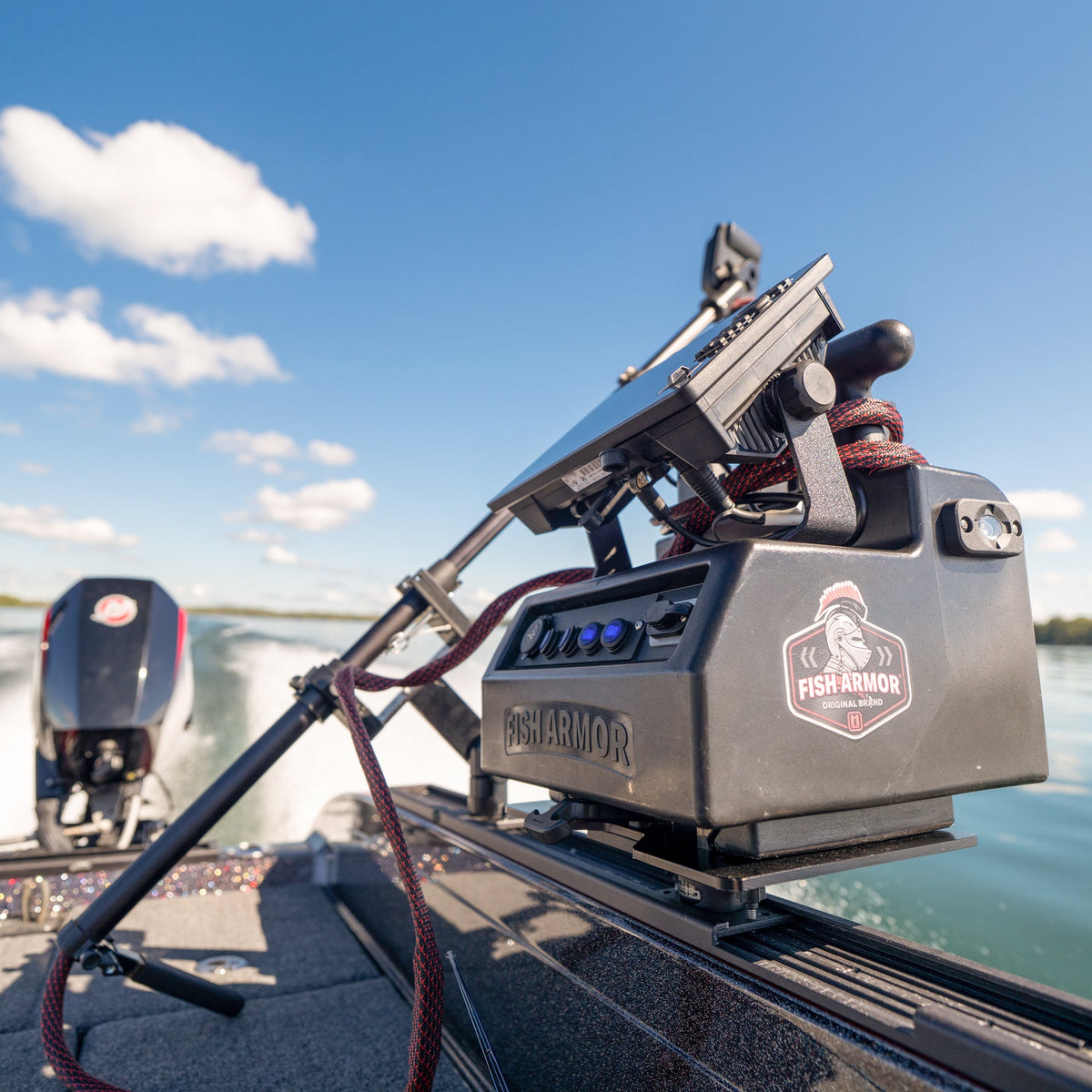 Docking Plate + LarMac 360 bundle on a boat track